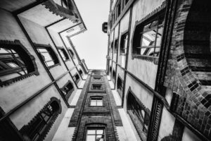 Inner courtyard, Sandtorkai, Speicherstadt, Hamburg, Germany, architecture, black and white Inner courtyard, Sandtorkai, Speicherstadt, Hamburg, Germany, architecture, black and white